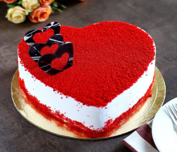 Red Valvet Heart Cake Half Kg